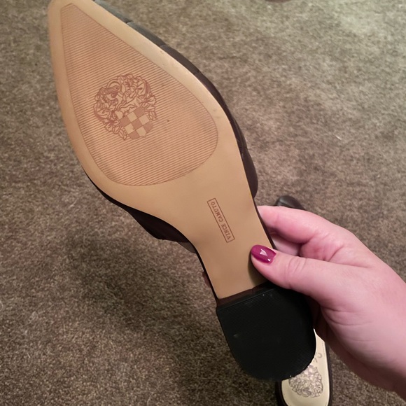 NWT/BNIB Vince Camuto Femlin Mules, Burgundy - Picture 5 of 5